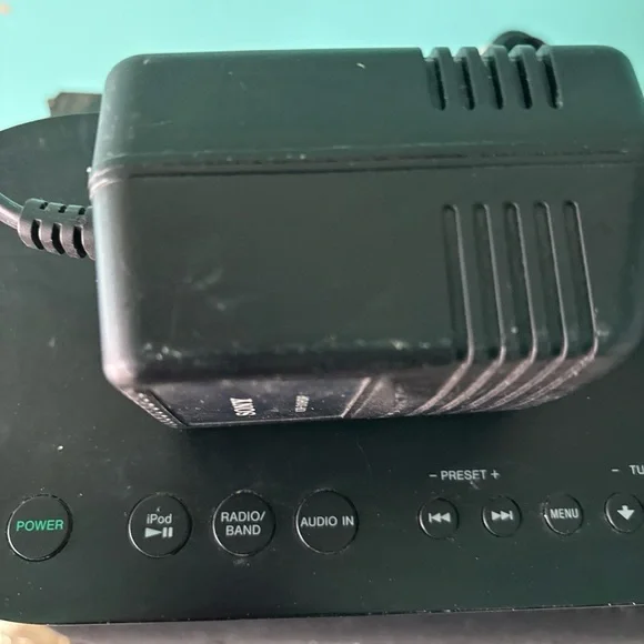 Nice!! Works!! Vtg SONY #XDR-S10HDiP AM/FM HD RADIO with IPOD DOCK (NO REMOTE!!)
